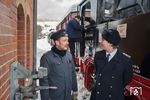 Smalltalk (lt. Duden übrigens eine beiläufige Konversation ohne Tiefgang) im Bahnhof Steinbach. (15.01.2017) <i>Foto: Joachim Schmidt</i>