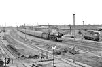 03 0046 erreicht mit D 510 (Berlin - Saßnitz) Stralsund. Nicht nur das dahinterliegende Bw bietet heute einen trostlosen Anblick und ist dem Zerfall ausgesetzt, auch die Fotostelle ist heute durch die genau hier überquerende mehrspurige Bundesstraße 96 nicht mehr möglich. (15.09.1978) <i>Foto: Joachim Bügel</i>
