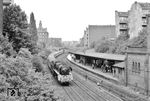 Durch die Häuserschluchten an der Prenzlauer Allee in Berlin rollt 03 0010 vor D 1713 (Binz – Stralsund – Pasewalk – Berlin-Lichtenberg – Leipzig). (16.09.1978) <i>Foto: Joachim Bügel</i>