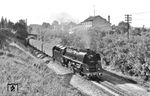 01 0525 ist in Pößneck mit E 802 aus Sonneberg unterwegs nach Leipzig. (17.09.1978) <i>Foto: Joachim Bügel</i>