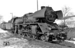 03 2153 war am 09. März 1934 fabrikneu dem Bw Leipzig Hbf-West zugeteilt worden. Zwischenzeitlich auch an anderen Orten stationiert, gehörte sie 45 Jahre später - zum Zeitpunkt der Aufnahme - wieder nach Leipzig. Hier wartet sie im Bw Berlin-Lichtenberg auf ihren nächsten Einsatz. (28.02.1979) <i>Foto: Johannes Glöckner</i>