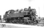 Porträtaufnahme der fabrikneuen 86 376 in ihrer neuen Heimatdienststelle Bw Dresden-Friedrichstadt. Die von der WLF gebaute Lok ist gerade vom Abnahme-RAW Floridsdorf hier eingetroffen.  (09.1939) <i>Foto: DLA Darmstadt (Hubert)</i>