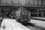 38 2072 (Bw Leipzig Hbf West) steht abfahrbereit im Leipziger Hauptbahnhof. (1967) <i>Foto: Robin Fell</i>