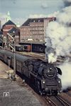 23 1010 (Bw Schwerin/Meckl) verlässt mit D 161 nach Stralsund den Lübecker Hauptbahnhof. (04.1964) <i>Foto: Jörg Schlüter</i>