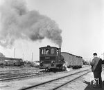 99 5611 (Henschel, Baujahr 1903) rangiert im Bahnhof Barth. Gebaut wurde die Lok für die meterspurigen Salzwedeler Kleinbahnen. Diese wurde jedoch in den 1920er Jahren umgespurt, sodass die Lok dort überflüssig wurde. 1928 wurde sie an die Franzburger Kreisbahnen (FKB) verkauft. Hier wurde sie als Nr. 9 in zweiter Besetzung eingeordnet. Bei der FKB bewährte sich die Lok so gut, dass sie selbst noch beim Abbau der Strecke 1970 im Einsatz war. Unter der Betriebsführung der Pommerschen Landesbahnen bekam sie die Nr. 130, bei der Deutschen Reichsbahn ab 1949 die Nr. 99 5611. Drei Jahre nach ihrer Ausmusterung im Jahr 1970 wurde sie im Bahnbetriebswerk Wernigerode-Westerntor wieder aufgearbeitet und an einen französischen Privatmann verkauft. Der neue Eigentümer setzte die Lok auf der Museumseisenbahn Dunières – St. Agrève ein. Die Lok lief dort bis 1985. Dafür wurden die Wasserkästen verlängert, und das Äußere, wie die Farbe und die Beschilderung, wurde dem französischen Geschmack angepasst. Seit 2010 befand sich die veränderte 99 5611 in einer Halle im Rhônetal. In Portes-les-Valence ist die Sammlung des Monsieur Prévot untergebracht, die aber nicht besichtigt werden kann. (19.08.1966) <i>Foto: Joachim Claus</i>