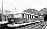 SVT 877 a/b (Bw Berlin Lehrter Bf) als FDt 1 nach Berlin Lehrter Bahnhof in Altona Hbf.  (18.05.1933) <i>Foto: DLA Darmstadt (Maey)</i>