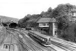 SVT 137 152 a/b (Bauart "Hamburg") vom Bw Grunewald verlässt als FDt 17 (Köln – Wuppertal – Berlin Stadtb) den Bahnhof Wuppertal-Elberfeld, dem heutigen Wuppertaler Hauptbahnhof. Auf dem Streckenabschnitt Hamm (Westf)—Berlin fuhr er mit FDt 15 (Köln – Essen – Berlin Stadtb) vereint, ein Konzept, das sich heute bei der Deutschen Bahn auf der ICE-Linie 10 in gleicher Weise wiederfindet. (29.06.1936) <i>Foto: DLA Darmstadt (Bellingrodt)</i>