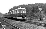 Ein SVT 137 der Bauart "Leipzig" als Ext "Karlex", der zwischen Berlin und dem tschechischen Karlovy Vary (Karlsbad) verkehrte, bei Leipzig. (1961) <i>Foto: Gerhard Illner</i>