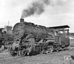 56 109 wurde im Februar 1919 als "Breslau 5381" in Dienst gestellt. Am 28. Februar 1963 wurde sie beim Bw Werdau/Sachsen ausgemustert und verdiente sich anschließend ihr Gnadenbrot im RAW Zwickau, wo auch diese Aufnahme entstand. Erstaunlich ist, dass die Lok, die im Werk offiziell als Werklok 3 bezeichnet wurde, daneben noch ihre alte Reichsbahn-Nummer behielt. (1967) <i>Foto: Joachim Claus</i>