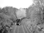Kurz vor dem Bahnhof Hönebach gelang eine weitere Aufnahme des D 199 mit 01 0507. (06.05.1973) <i>Foto: Dieter Kempf</i>