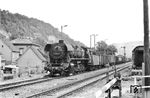 44 0104 (Bw Saalfeld) fährt mit Gag 56427 nach Unterwellenborn durch den Bahnhof Dornburg. (14.09.1979) <i>Foto: Wolfgang Bügel</i>