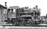 Die Baureihe 89 war speziell für Rangierarbeiten in den großen Kopfbahnhöfen Berlins entwickelt worden und die kleinste Einheitslokomotive der Deutschen Reichsbahn. 89 005 (Zweitbesetzung) wurde am 07.02.1935 im RAW Tempelhof abgenommen und dem Bw Berlin Anhalter Bf zugeteilt. Die Lok präsentiert sich hier am Lokschuppen III, der für die Rangierloks zuständig war. Erst in Folge der  Gattungsbereinigung verließ sie ihre Berliner Heimat und wurde am 21.06.1947 an das Bw Leipzig Hbf Süd abgegeben. (03.07.1935) <i>Foto: DLA Darmstadt (Bellingrodt)</i>