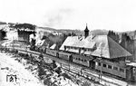 Eröffnungszug der Dreiseenbahn Titisee—Seebrugg mit zwei badischen VIb (Baureihe 75) im Bahnhof Feldberg-Bärental.  (01.12.1926) <i>Foto: RVM (Baumgartner)</i>