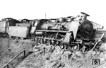 Vermutlich durch eine falsche Weichenstellung landete 17 220 mit E 116 (Kassel – Altenbeken – Münster/Westf) in Herford auf einem Prellbock.  (10.1941) <i>Foto: Slg. Helmut Bürger</i>