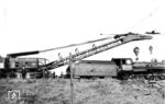 Bergung der 17 220 vom Bw Osnabrück Gbf, die vor E 116 (Kassel – Münster/Westf) wohl infolge einer falscher Weichenstellung in Herford entgleiste.  (10.1941) <i>Foto: Slg. Helmut Bürger</i>
