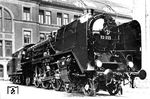 Die fabrikneue 03 033 (mit fehlenden Druckausgleichern) bei Henschel in Kassel. Die Lok wurde nach der Abnahme am 28.08.1931 im RAW Braunschweig dem Bw Altona übergeben. Auf Grund von Kriegsschäden erfolgte die vorzeitige Ausmusterung gemäß Verfügung der RBD Hamburg 63 W 3 Fuvl vom 30. August 1945.  (1931) <i>Foto: Slg. Helmut Bürger</i>