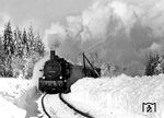94 1566 (Bw Arnstadt) kämpft sich durch die Schneemassen des Thüringer Waldes bei Schmiedefeld auf der Strecke Ilmenau - Schleusingen. (1968) <i>Foto: Helmut Bürger</i>