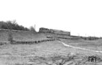 Die 1936 für die Lübeck-Büchener-Eisenbahn (LBE) beschaffte Stromlinien-Tenderlok LBE Nr. 2 wurde mit der Verstaatlichung der LBE am 1. Januar 1938 in das Nummernschema der Reichsbahn als 60 002 eingereiht und dem Bw Hamburg B zugeteilt. Noch mit LBE-Beschilderung ist sie hier mit einen klassischen Doppeldeck-Wendezug als P 610 bei Reinfeld (Holst) unterwegs.  (04.04.1938) <i>Foto: RVM-Filmstelle Berlin (Bellingrodt)</i>