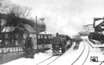 93 1099 (Bw Wuppertal-Langerfeld) verlässt nach einer April-Wetterkapriole vor P 1135 den Bahnhof Beyenburg in Richtung Wuppertal-Oberbarmen.  (19.04.1936) <i>Foto: DLA Darmstadt (Bellingrodt)</i>