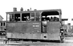 1930 besuchte der DLA-Fotograf Hermann Maey die Lokalbahn Ludwigshafen (Rhein)—Meckenheim (Pfalz) und porträtierte die bei Krauss in München gebaute Kastenlok 99 093 im Ludwigshafener Lokalbahnhof. Die Petroleumbeleuchtung wird 1933 durch die elektrische Beleuchtung ersetzt, die Tafel "Rbd Ludwigshafen" 1937 gegen ein Schild "Rbd Mainz" ausgetauscht.  (1930) <i>Foto: DLA Darmstadt (Maey)</i>
