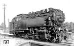 Die Abnahmefahrt der dem RAW Meiningen angelieferten 99 223 fand am 20.04.1931 auf der Heldburger Schmalspurbahn statt. Anschließend wurde sie vom Bw Meiningen auf der Strecke Eisfeld—Unterneubrunn eingesetzt. Für die deutsche Kriegswirtschaft wichtige Erzbahn in Thamshavn (Orkla-Bahn) forderte die Organisation Todt 1944 beim RVM Berlin zwei Schmalspurlokomotiven an. Daraufhin vermietete die RBD Erfurt zwei Loks der Baureihe 99.22 an den Reichskommissar Norwegen für die Orkla-Bahn. 99 223 trat im Mai 1944 als erste Lok die Reise nach Norwegen an, wo sie dann auch das Kriegsende erlebte. Sie kehrte nicht mehr nach Deutschland zurück und wurde 1945 als Kriegsverlust aus der Bestandsliste der RBD Erfurt gestrichen. (05.06.1933) <i>Foto: RVM-Filmstelle Berlin (Bellingrodt)</i>