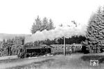 99 223 (Bw Meiningen) mit dem Frühpersonenzug nach Eisfeld bei Unterneubrunn. Erst nach Bildung der Gemeinde Schönbrunn wurde der Bahnhof Unterneubrunn ab 01.07.1952 in Schönbrunn (Kr Hildburghausen) umbenannt. (05.06.1933) <i>Foto: RVM-Filmstelle Berlin (Bellingrodt)</i>