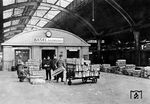 Der Badische Bahnhof in Basel ist einer von sechs Bahnhöfen der Schweizer Stadt Basel. Alle aus Deutschland in die Schweiz verkehrenden Fernzüge halten vor Basel SBB zuerst in diesem Bahnhof. Von 1935 bis 1948 trug er den Namen "Basel Reichsbahn". (1937) <i>Foto: RVM</i>