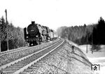 39 201 vom Bw Stuttgart-Rosenstein rollt im Rohrer Wald ihrem Ziel Stuttgart entgegen.  (1937) <i>Foto: RVM (Ulmer)</i>