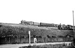 Eine württ. C (Baureihe 18.1) überholt eine pr. P 8 (Baureihe 38.10) an der Rosenstein Straße in Stuttgart. (1933) <i>Foto: RVM (Ulmer)</i>