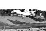 Eine unbekannte Stuttgarter P 10 befördert einen Schnellzug auf der Gäubahn durch den Rohrer Wald zwischen Stuttgart und Böblingen.  (1937) <i>Foto: RVM (Ulmer)</i>