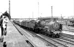 38 1939 (Bw Riesa) fährt in Dresden Hbf ein. Die Fotoergebnisse des jungen Mannes sind nicht überliefert. (07.1966) <i>Foto: Joachim Claus</i>