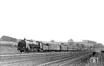 39 144 vom Bw Hagen-Eckesey mit D 187 (Köln – Wuppertal – Hagen/W – Arnsberg/W – Kassel – Eisenach – Erfurt – Leipzig) auf dem mehrgleisigen Streckenabschnitt zwischen Hagen Hbf und Hengstey Vbf.  (1934) <i>Foto: DLA Darmstadt (Bellingrodt)</i>