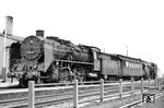 Die beiden Hallenser 39 167 und 19 012 (Bremslok) auf Messfahrt der VES-M Halle (Saale) im Bahnhof Hohenturm. Die P 10 wurde 1960 noch in 22 058 umgebaut. (23.04.1958) <i>Foto: Gerhard Illner</i>