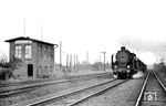 39 172 vom Bw Karl-Marx-Stadt Hbf fährt mit P 2546 (Leipzig – Geithain) durch den Bahnhof Markkleeberg, südlich von Leipzig. 1960 wurde aus ihr die 22 047. (1955) <i>Foto: Gerhard Illner</i>