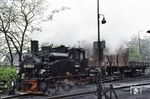 99 4532 im Rangierdienst im Bahnhof Zittau, gerade werden zwei beladene Rollwagen für den N 61348 von der Spurwechselanlage abgezogen. Die Lok fand hier ein neues Betätigungsfeld, nachdem sie am 09.07.1963 vom Bw Putbus zum Bw Zittau umgesetzt worden war. Ursprünglich stammt die ehemalige Privatbahnlok von der Trusebahn in Thüringen. (19.05.1977) <i>Foto: Chris Beaucoup</i>