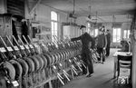 Blick in das Stellwerk "Heg" ("Harburg Einfahrt Güterbahnhof") im Bahnhof Hamburg-Harburg. (11.1951) <i>Foto: Walter Hollnagel</i>