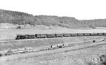 18 102 (Bw Ulm) mit P 1037 bei Urspring, südöstlich von Amstetten (Württ). Am rechten Bildrand steht übrigens Bellingrodts fahrbarer Untersatz, ein Opel Cabrio 4/20. (19.06.1931) <i>Foto: Carl Bellingrodt</i>