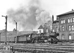 03 2081 (Bw Berlin-Ostbf) verlässt mit D 109 nach Berlin den Bahnhof Helmstedt. (29.08.1970) <i>Foto: Joachim Claus</i>