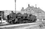 38 4021 wurde 1923 als "Elberfeld 2895" in Dienst gestellt und beendete ihr aktive Zeit Ende 1968. Hier wartet sie in ihrem Heimat-Bw Leipzig Hbf West auf den nächsten Einsatz. (09.1967) <i>Foto: Dieter Wünschmann</i>