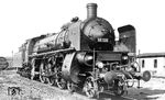 Porträtaufnahme der 18 326 in ihrer Heimat-Dienststelle Bw Koblenz Moselbf. Als einzige Maschine ihrer Baureihe ging sie im Zweiten Weltkrieg durch einen Bombentreffer im Jahre 1944 verloren. (1934) <i>Foto: DLA Darmstadt (Bellingrodt)</i>