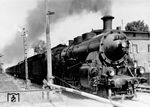 Mit einem Schnellzug von Frankfurt (Main) nach Nürnberg rauscht 18 511 (Bw Nürnberg Hbf) durch Iphofen. (1930) <i>Foto: Hermann Ott</i>