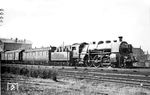 18 451 (Bw Würzburg) macht Station in Mühlheim (Main) zwischen Offenbach und Hanau. (1929) <i>Foto: Dr. Joachim Feißel</i>