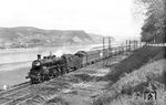Durch das Rheintal bei Brohl eilt die Mainzer 18 524 mit dem Rheingoldzug FD 101 nordwärts. Die Lok wurde erst im August 1931 vom Bw Wiesbaden übernommen.  (10.1931) <i>Foto: DLA Darmstadt (Bellingrodt)</i>