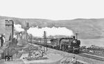 18 527 (Bw Mainz Hbf) vor FD 102 "Rheingold" an der heute noch bekannten Fotostelle vom Wehrgang der Stadtmauer mit Steingassen- und Ochsenturm (im Hintergrund) in Oberwesel.  (16.04.1938) <i>Foto: RVM-Filmstelle Berlin (Bellingrodt)</i>