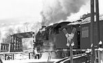 Unmittelbar hinter dem Bahnhof Erla passiert 58 1207 die Schwarzwasserbrücke. (02.1976) <i>Foto: Burkhard Wollny</i>