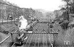 In dem einen Jahr, wo 18 533 beim Bw Osnabrück Hbf beheimatet war, erwischte sie Carl Bellingrodt vor D 94 aus Altona in Wuppertal-Elberfeld. (24.04.1931) <i>Foto: DLA Darmstadt (Bellingrodt)</i>