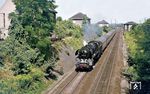 Das Bw Oebisfelde bespannte 1976 drei Eilzugpaare zwischen Berlin und Stendal mit der Baureihe 03. Zu diesen gehörte u.a. der E 544, der hier mit 03 2242 das Grünauer Kreuz passiert.  (15.08.1976) <i>Foto: Joachim Bügel</i>