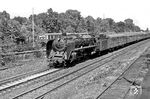 01 165 verlässt vor D 110 den Bahnhof Berlin-Wannsee in Richtung Westen.  (28.07.1968) <i>Foto: Burkhard Wollny</i>