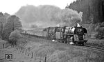 Die Erfurter 01 0501 und 0530 vor D 197 bei Hönebach auf dem Weg zur innerdeutschen Grenze.  (06.05.1972) <i>Foto: Burkhard Wollny</i>