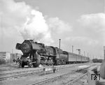 52 6706 (WLF, Baujahr 1943) verlässt mit einem Personenzug den Bahnhof Neubrandenburg. Im Frühjahr 1979 schied sie aus dem aktiven Dienst aus. (18.04.1975) <i>Foto: Joachim Claus</i>